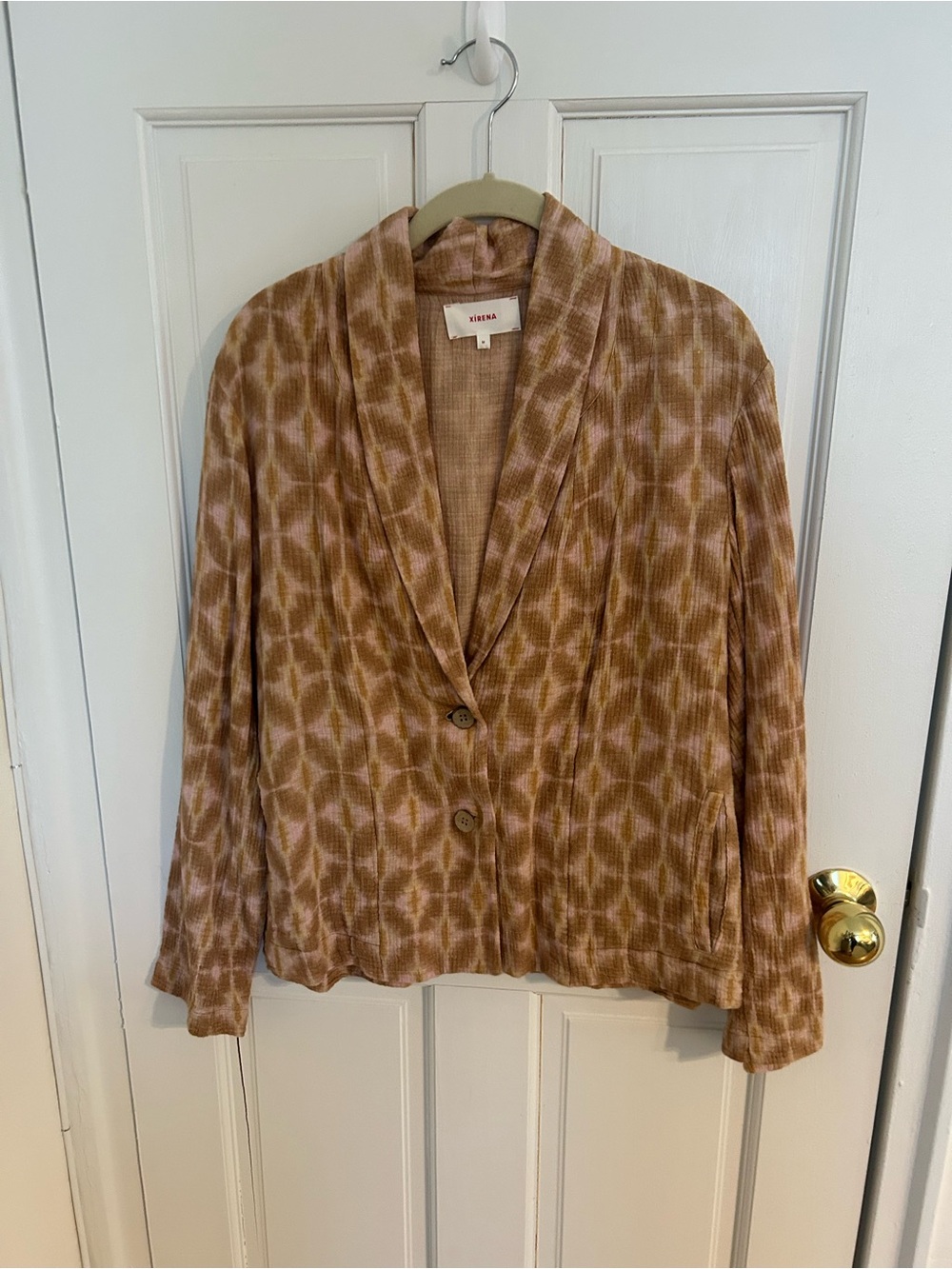 XiRENA Taupe and Cream Patterned Shawl Collar Blazer